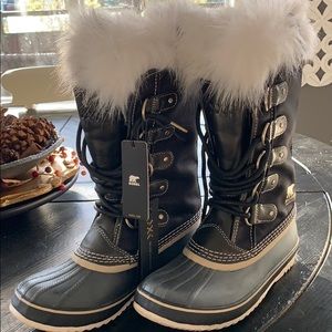 New Sorel winter boots. >X< THE JOAN X COLLECTION